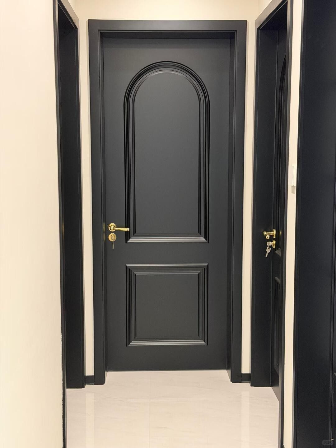 Shijiazhuang · Black Lacquered Wooden Door