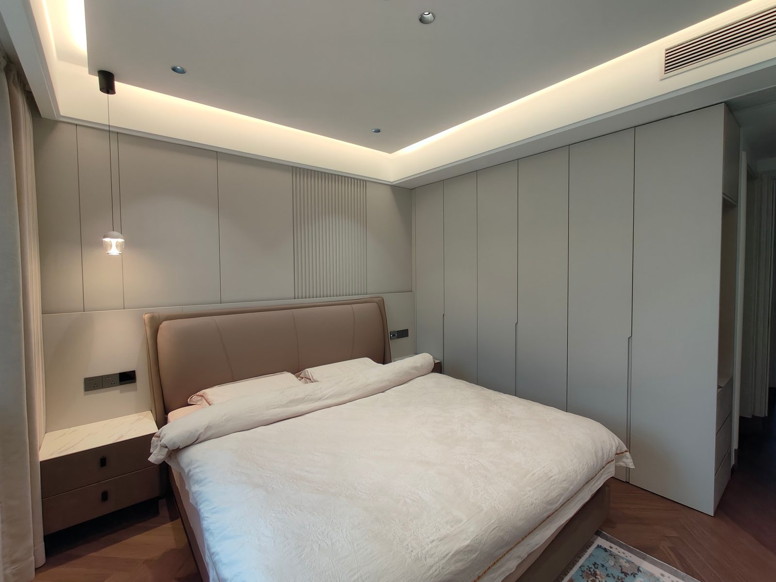 Minimalist Cream Wardrobe Door